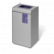 Närbild på lila färgmarkerat inkast och symbol för plastförpackningar på återvinningskärl