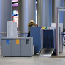 Källsorteringskärl 55 liter för papper, plast och restavfall i modern kontorsmiljö