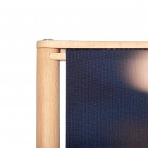 Övre infästning av textilgrafik i träbaserat bannerställ