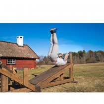 Utomhusträning med utegym i trä