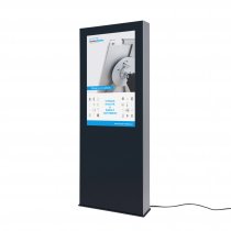 Digital utomhusskylt med Samsung-skärm som visar informationsinnehåll på stående display.
