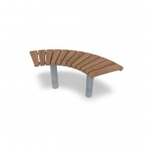 Parkbänk i barkbrun furu och galvaniserat stål
