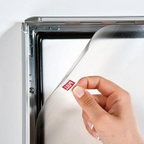 Frontplast med antireflex i A4 affischram med snäppram