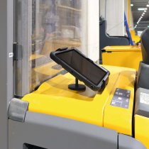 Magnetisk iPad-hållare monterad på gaffeltruck i lager