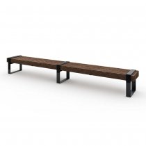 Långbänk ute Momentum med premium brun furu och svart pulverlackerad stålram RAL 9005.