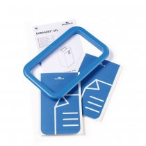 Närbild på blå färgmarkering och symbol för papperssortering på återvinningskärl