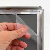 Närbild på öppna snäppramar och frontplast imed antireflex