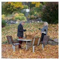 runda träbord utomhus