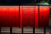 Fastighetsbox utomhus med belysning