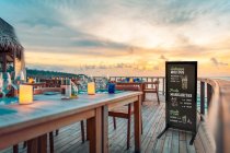 Griffelställ Woody i Trä 117x56cm Gatupratare för kaféer, barer, restauranger och butiker - Massiv dubbellackerad träram i furu