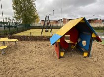 sandstuga trikolor i klara färger