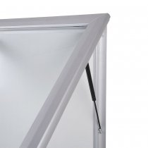 Detalj gasfjäder i Vädertåligt låsbart skyltskåp 27 x A4