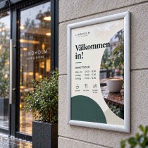 Vattentät affischram med snäppram utanför café