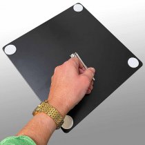 Skylthållare A3 svart närbild undersida