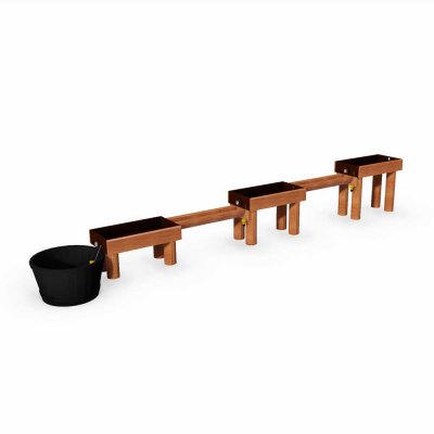 ania vattenlek med kar och rännor