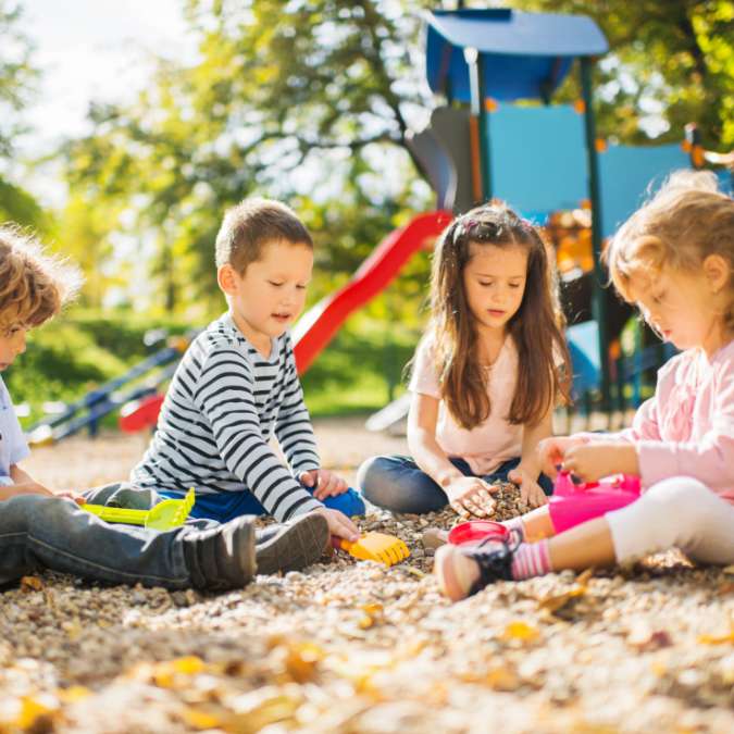Lekplats-sandlåda-barn