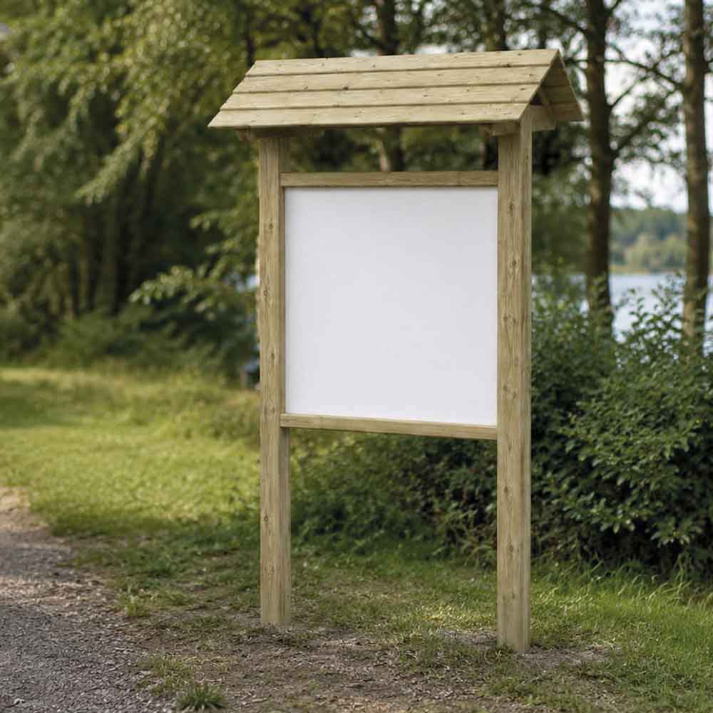 Anslagstavla utomhus med tak och öppen PVC-panel